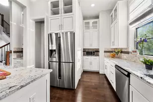 411 T C Jester Blvd, Houston, TX 77007 - Photo 8