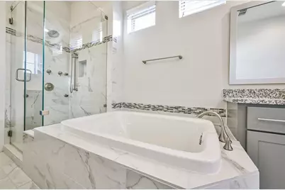 411 T C Jester Boulevard, Houston, TX 77007 - Photo 18