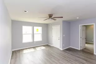5317 Tarawa Rd, Houston, TX 77033 - Photo 10