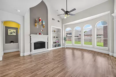 9439 Emerald Lakes Drive, Rosharon, TX 77583 - Photo 6