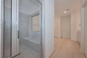 1609 Regents Ct, Houston, TX 77055 - Photo 22