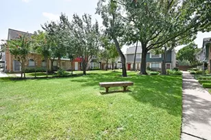 11002 Hammerly Blvd, Houston, TX 77043 - Photo 36