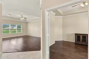 710 Buttercup Ct, Sealy, TX 77474 - Photo 8