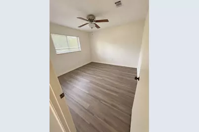 5330 Lawn Arbor Drive, Houston, TX 77066 - Photo 16