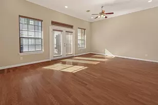 2063 W 14th 1/2 St, Houston, TX 77008 - Photo 6