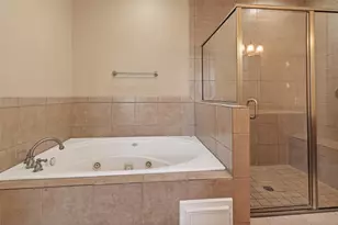 2063 W 14th 1/2 St, Houston, TX 77008 - Photo 26