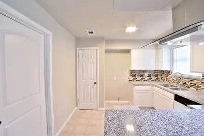 10119 Valley Club Drive, Houston, TX 77078 - Photo 12