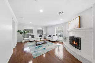 727 Bunker Hill Rd, Houston, TX 77024 - Photo 10