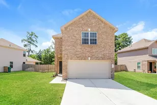 175 Spring Meadows Cir, Willis, TX 77378 - Photo 2