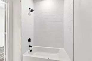 8726 Scott St, Houston, TX 77051 - Photo 18