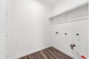 8726 Scott St, Houston, TX 77051 - Photo 6