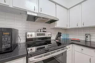 2100 Tanglewilde St, Houston, TX 77063 - Photo 16