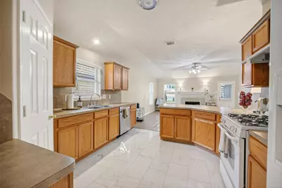 7919 Pelican Lane, Baytown, TX 77523 - Photo 10