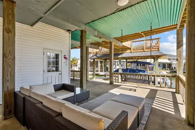 518 Paradise Drive, Tiki Island, TX 77554 - Photo 4