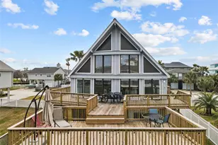 518 Paradise Dr, Tiki Island, TX 77554 - Photo 1