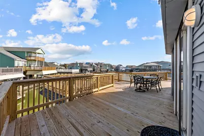 518 Paradise Drive, Tiki Island, TX 77554 - Photo 10