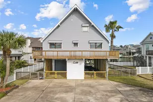518 Paradise Dr, Tiki Island, TX 77554 - Photo 2