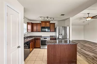 422 Hawks View Drive, La Marque, TX 77568 - Photo 14