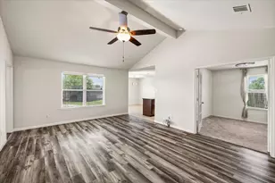 422 Hawks View Dr, La Marque, TX 77568 - Photo 10