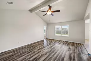 422 Hawks View Dr, La Marque, TX 77568 - Photo 8