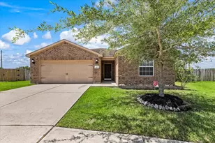 422 Hawks View Dr, La Marque, TX 77568 - Photo 4