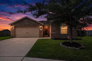 422 Hawks View Dr, La Marque, TX 77568 - Photo 1