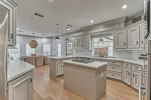 42 Golden Shadow Cir, The Woodlands, TX 77381 - Photo 10