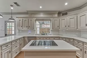 42 Golden Shadow Cir, The Woodlands, TX 77381 - Photo 8