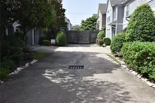 1534 Sutton St, Houston, TX 77006 - Photo 22