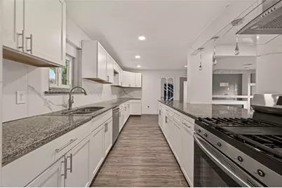 5739 Waterford Drive, Houston, TX 77033 - Photo 10