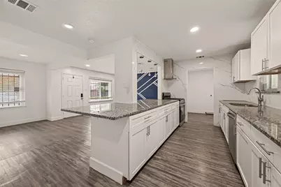 5739 Waterford Drive, Houston, TX 77033 - Photo 14