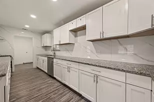 5739 Waterford Dr, Houston, TX 77033 - Photo 12