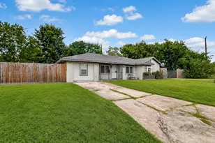 5739 Waterford Dr, Houston, TX 77033 - Photo 2