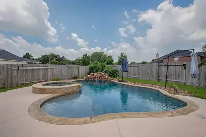 2110 Stonehollow Court, Pearland, TX 77581 - Photo 2