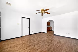 423 Gammon Dr, Houston, TX 77022 - Photo 6