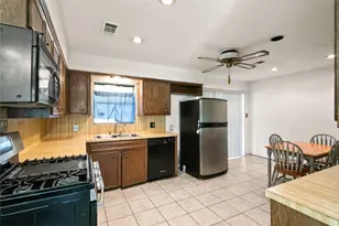 522 Rainy River Dr, Houston, TX 77037 - Photo 6