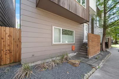 105 Willard Street, Houston, TX 77006 - Photo 2
