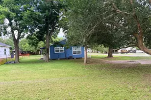 1706 Smith St, Waller, TX 77484 - Photo 8