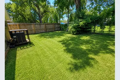 8127 Richland Drive, Houston, TX 77028 - Photo 18