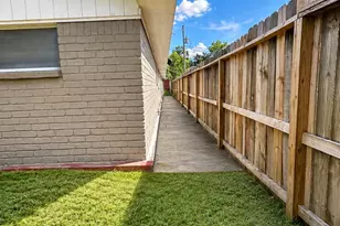 8127 Richland Dr, Houston, TX 77028 - Photo 14