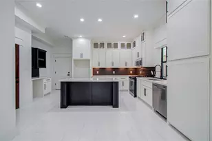 119 E 38th St, Houston, TX 77018 - Photo 4