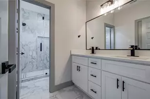 837 S Victory Dr, Houston, TX 77088 - Photo 22