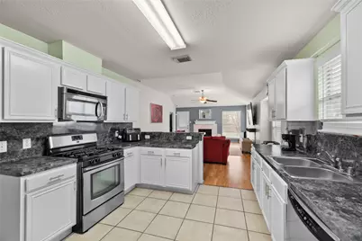 15626 Briargate Court, Houston, TX 77489 - Photo 8