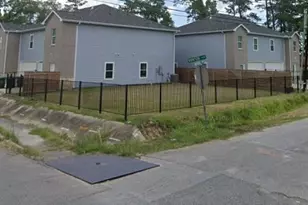 8203 Oak Knoll Ln, Houston, TX 77028 - Photo 2