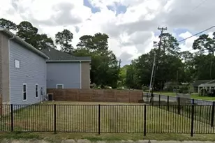 8203 Oak Knoll Ln, Houston, TX 77028 - Photo 1