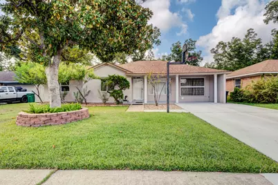 213 W Spreading Oak Drive, Houston, TX 77076 - Photo 2