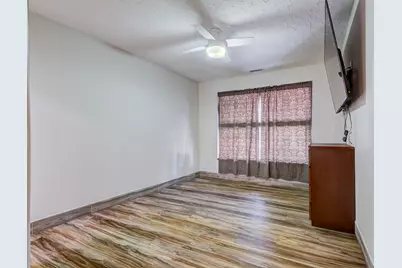 213 W Spreading Oak Drive, Houston, TX 77076 - Photo 18