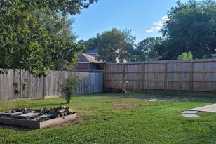 610 Lake View Dr, Montgomery, TX 77356 - Photo 36