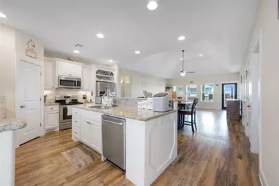 4304 Bolivar Circle, Port Bolivar, TX 77650 - Photo 4