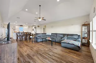 4304 Bolivar Cir, Port Bolivar, TX 77650 - Photo 10